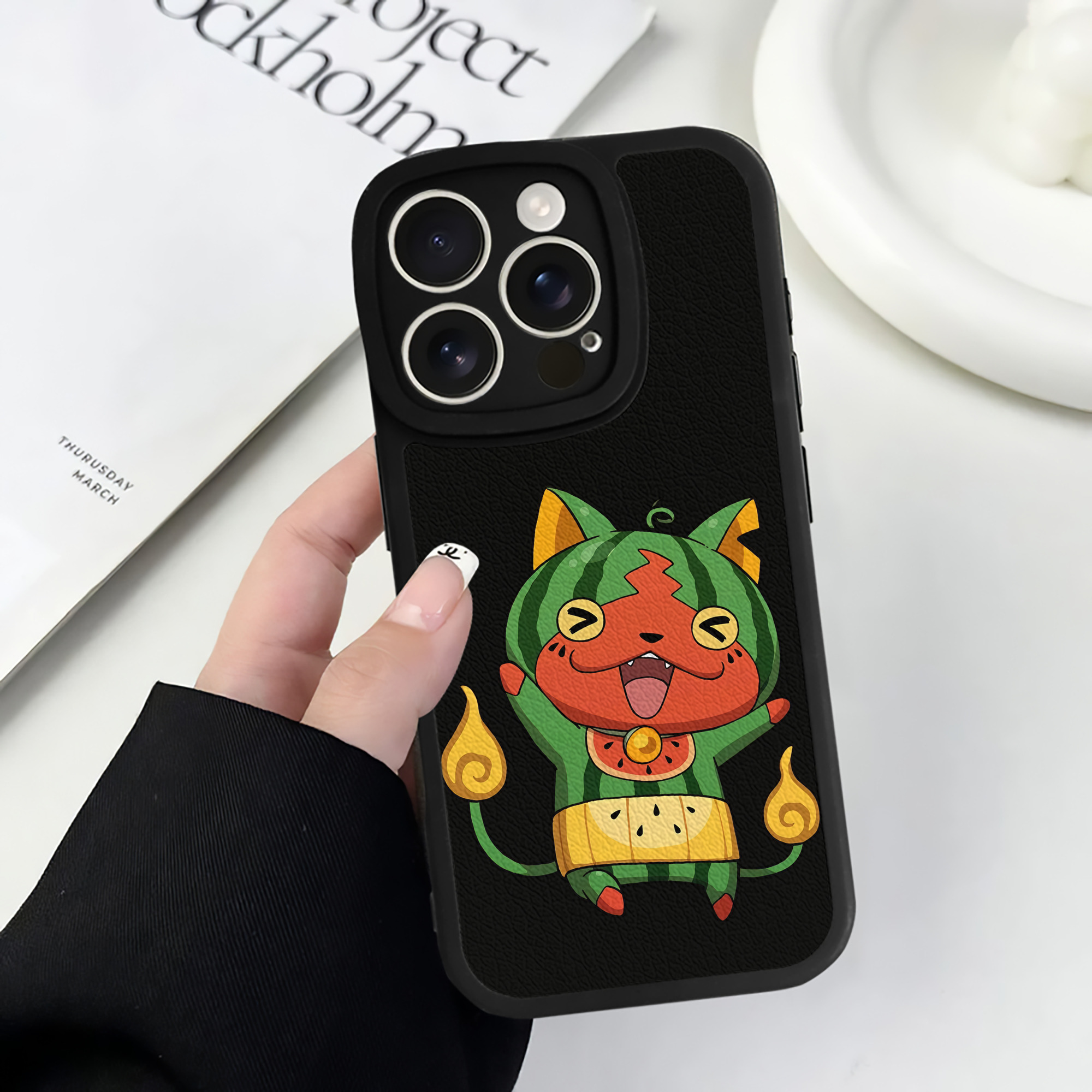 （画像用） 妖怪ウォッチ Yo-kai Watch 【iPhone 16シリーズ対応】シリコンスマホケース（レザー調） 材質：シリコン
